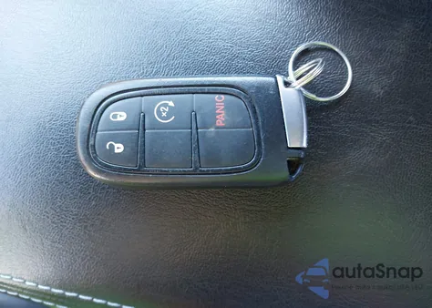 2019 Jeep Cherokee Latitude Plus 4X4 z USA, uszkodzony, nr VIN 1C4PJMLX8KD106896